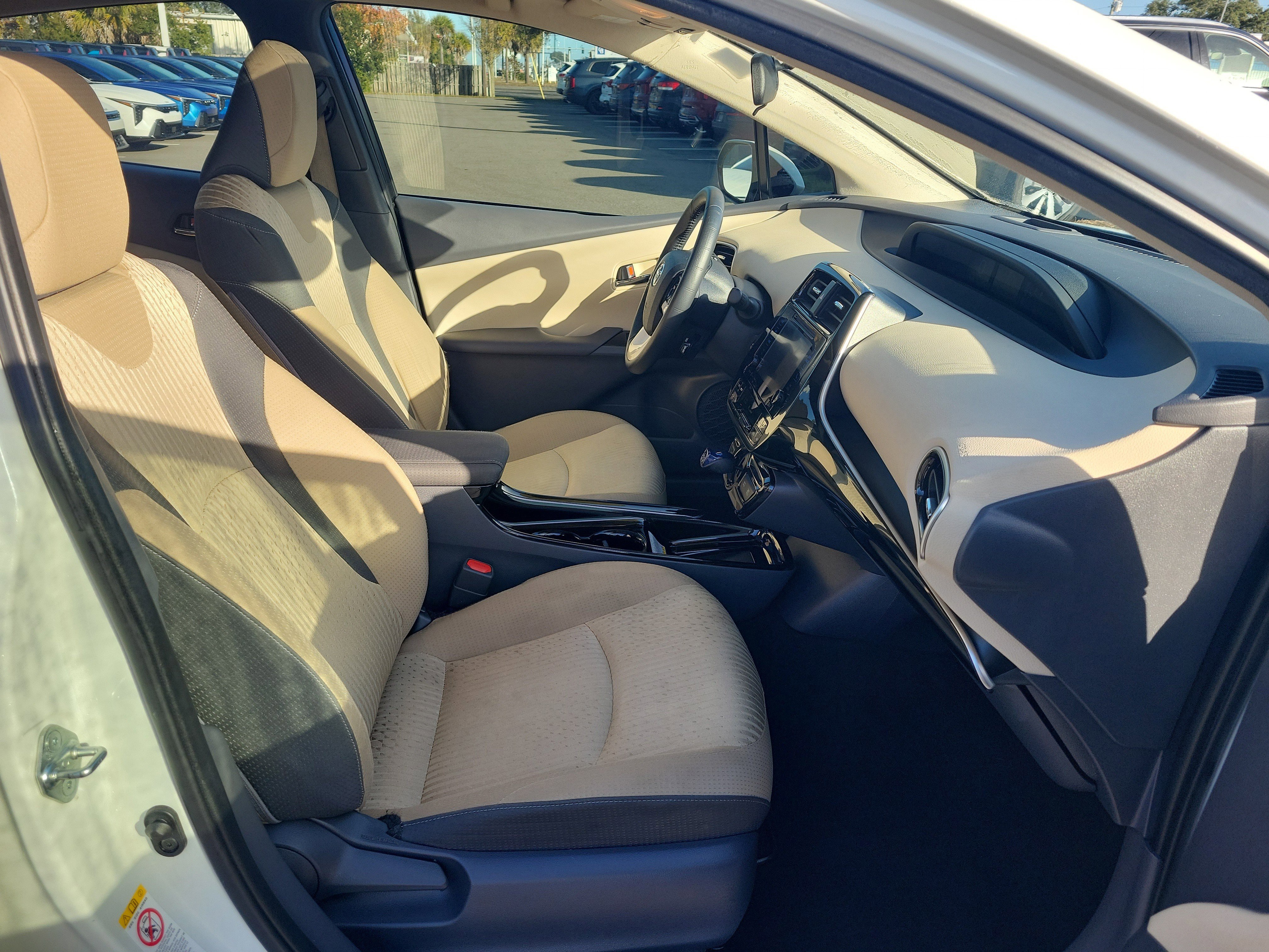 Used 2018 Toyota Prius Four image 7