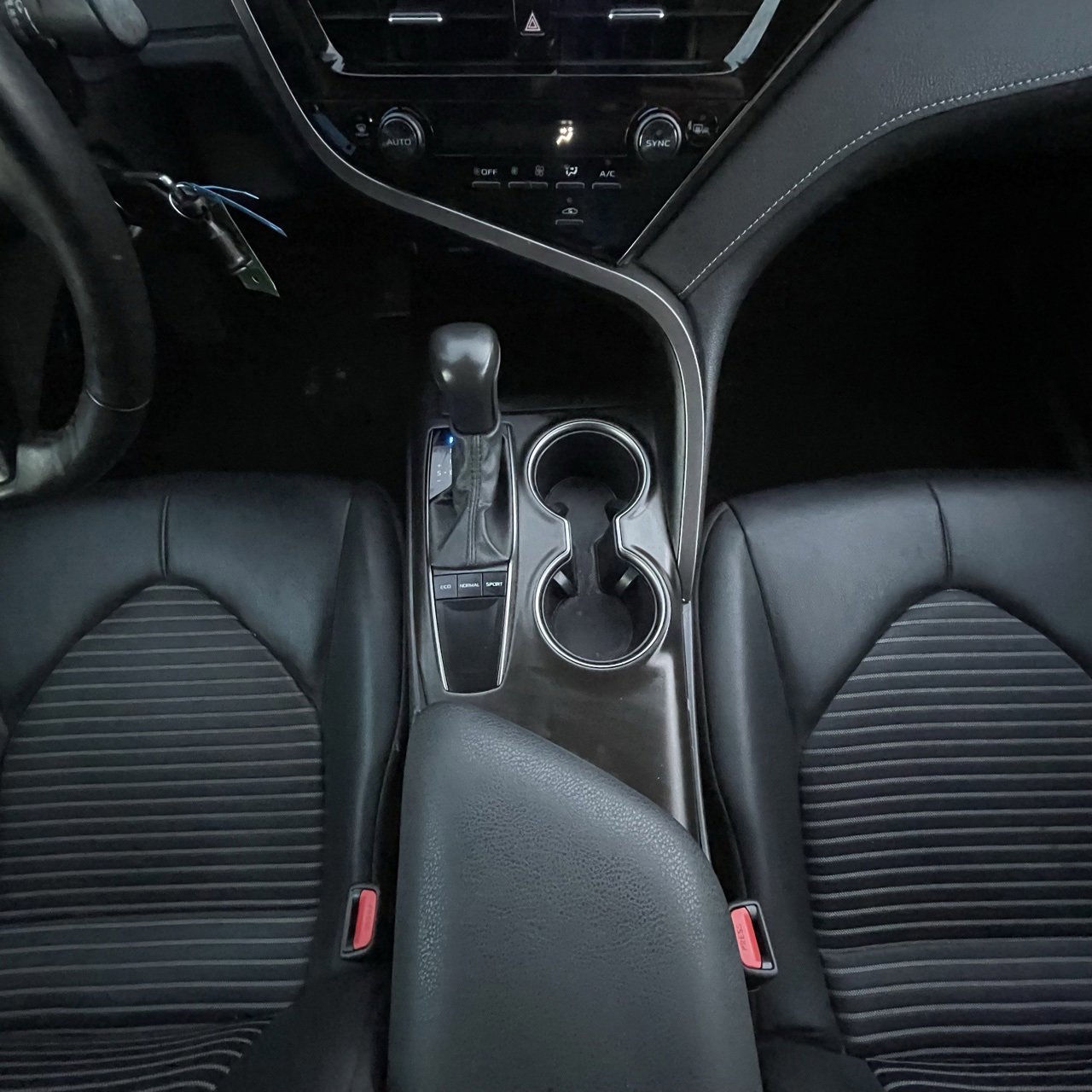 Used 2024 Toyota Camry SE image 19