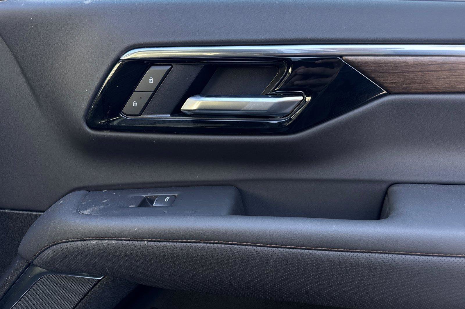 New 2025 Chevrolet Suburban High Country image 24