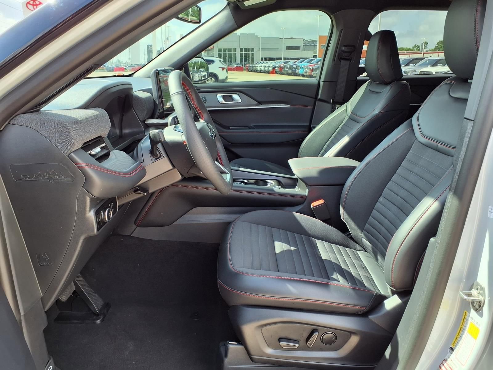 Used 2026 Ford Explorer ST-Line w/ ST-Line Street Pack RWD image 17