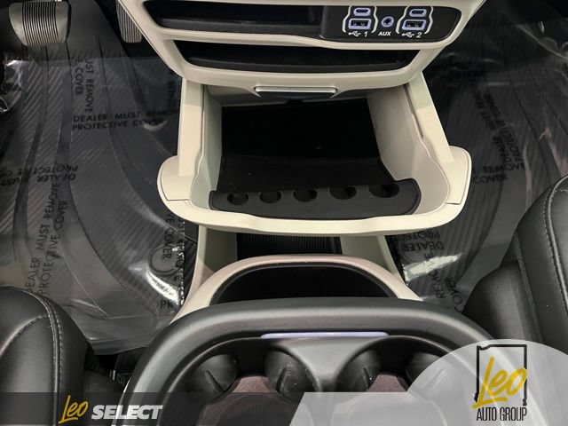 Used 2024 Chrysler Pacifica Touring-L AWD/4WD image 23