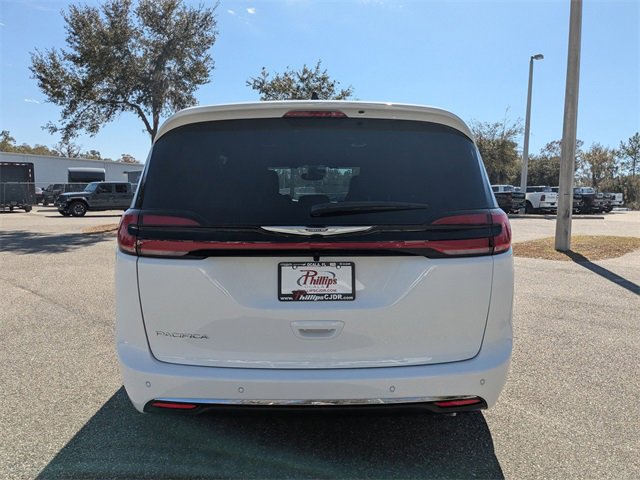 New 2026 Chrysler Pacifica Select image 5
