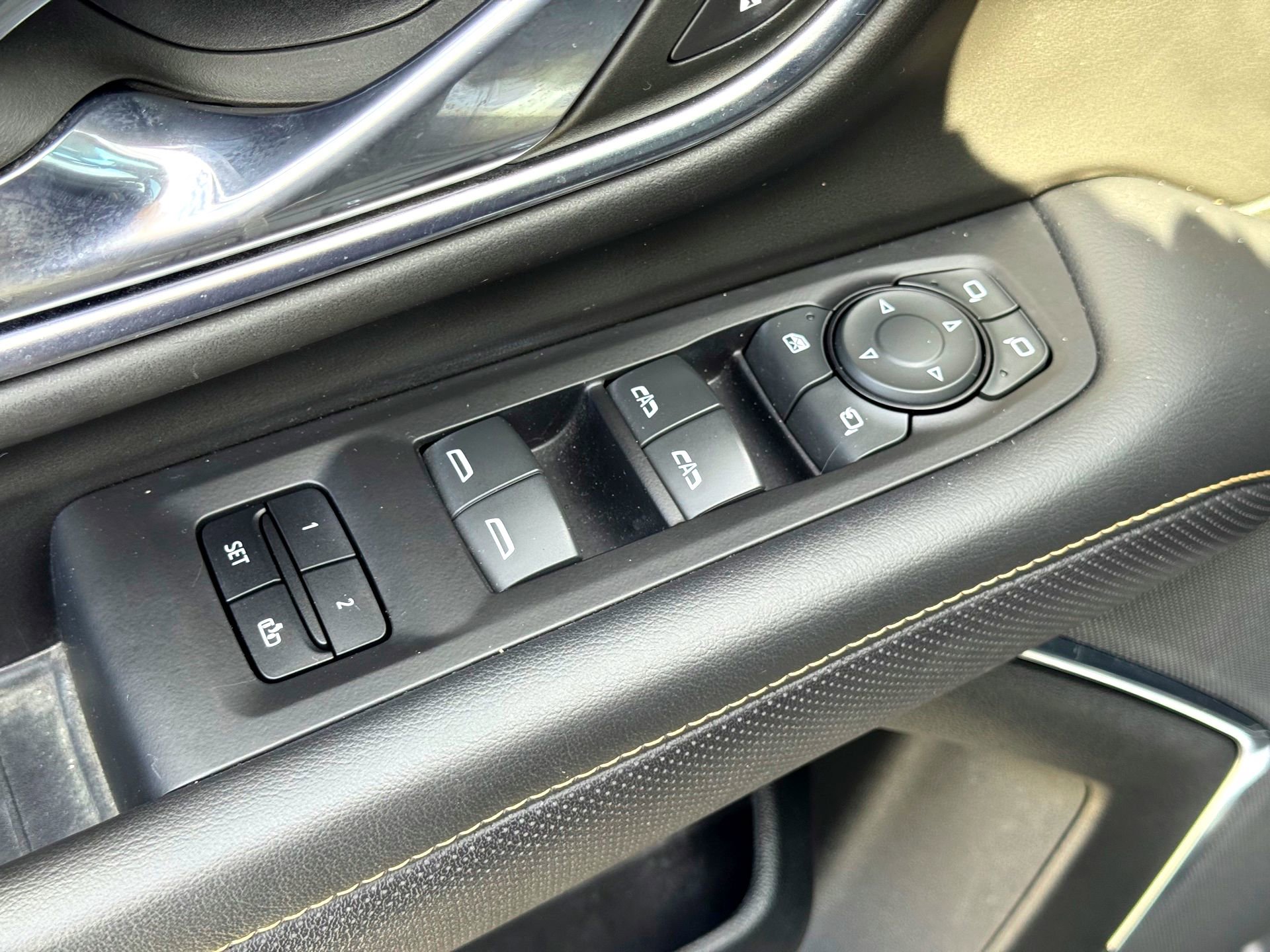 Used 2023 GMC Yukon AT4 w/ Technology Package image 17