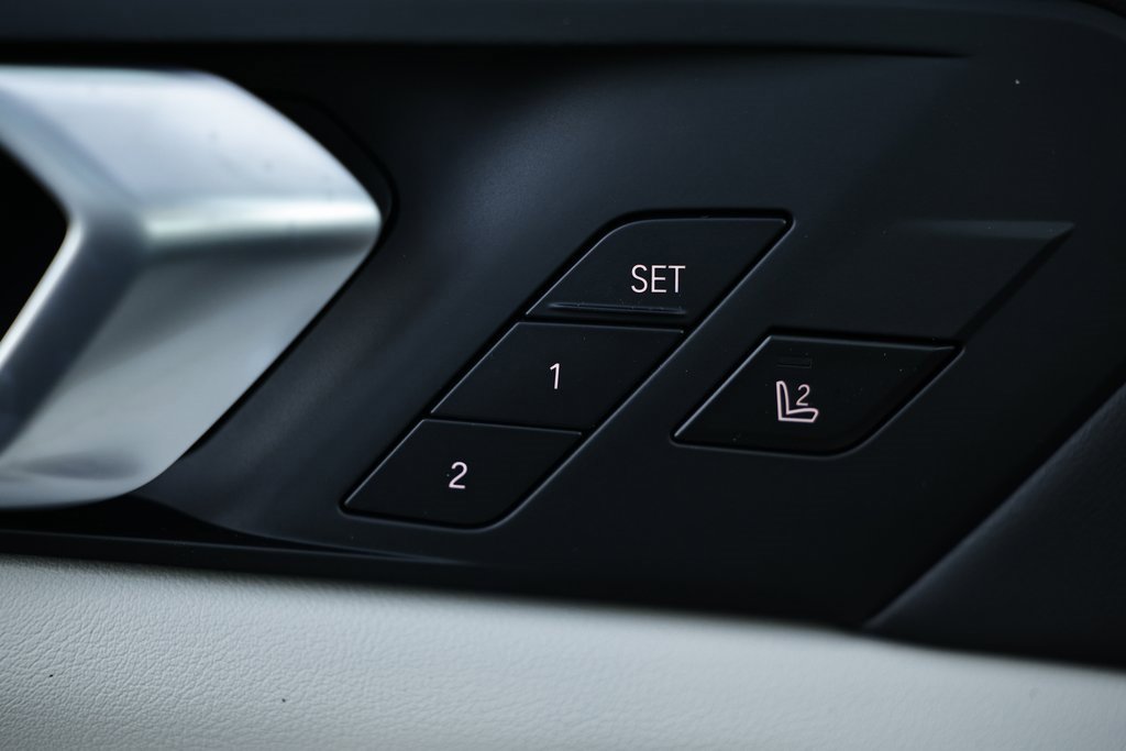 New 2026 BMW X5 xDrive50e w/ Executive Package image 17