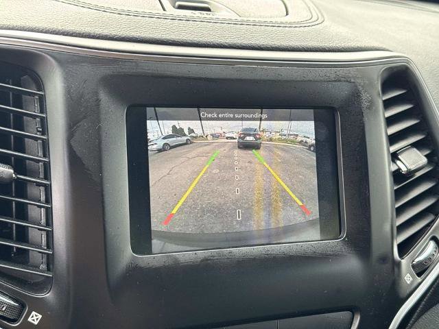 Used 2019 Jeep Cherokee Latitude w/ Popular Appearance Group image 17