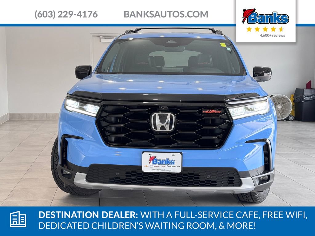 Used 2025 Honda Pilot TrailSport image 3