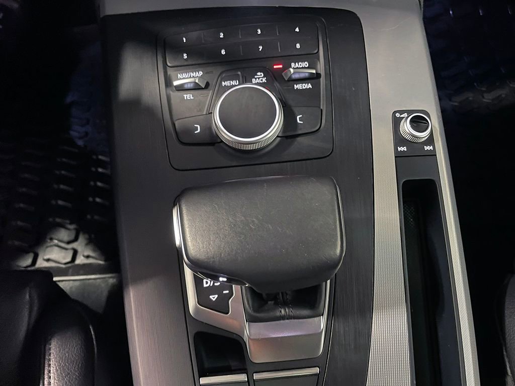 Used 2020 Audi Q5 2.0T Premium w/ Titanium Sport Package image 31