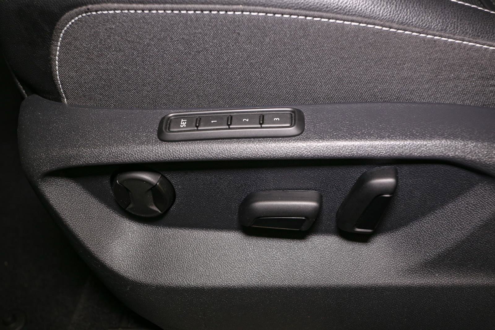 Certified 2025 Volkswagen Atlas SEL image 45