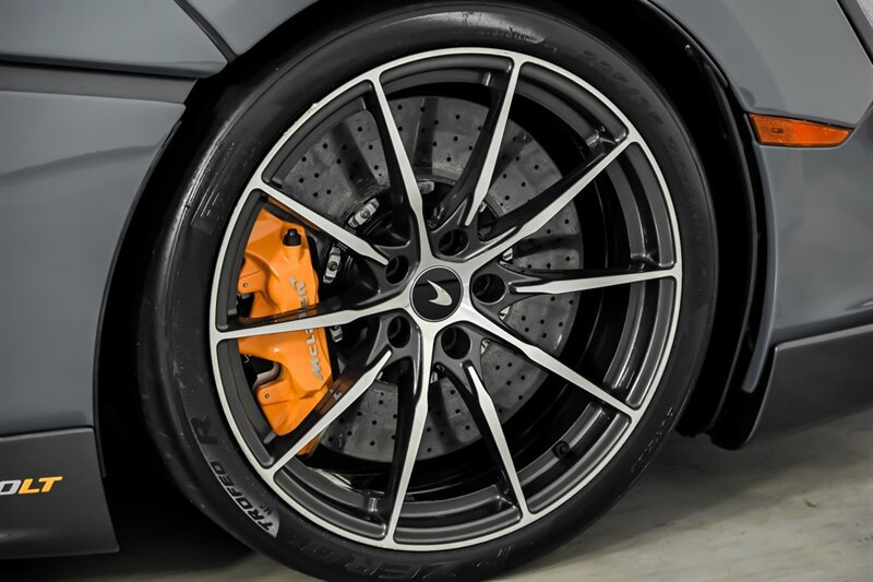 Used 2019 McLaren 600LT RWD image 13