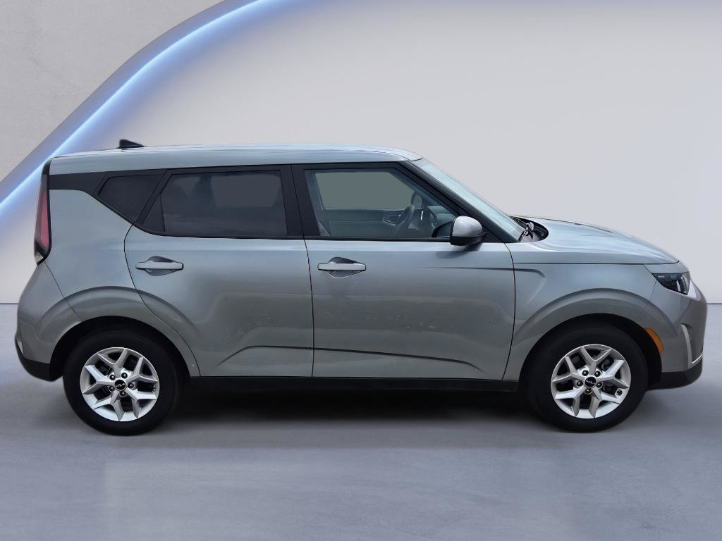 Used 2025 Kia Soul LX w/ LX Technology Package FWD image 7