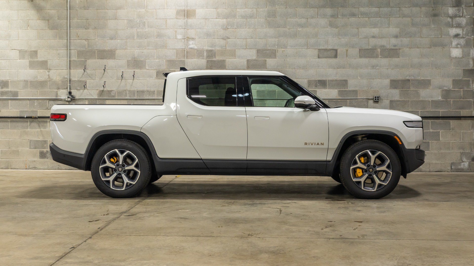 Used 2022 Rivian R1T Adventure AWD/4WD image 8