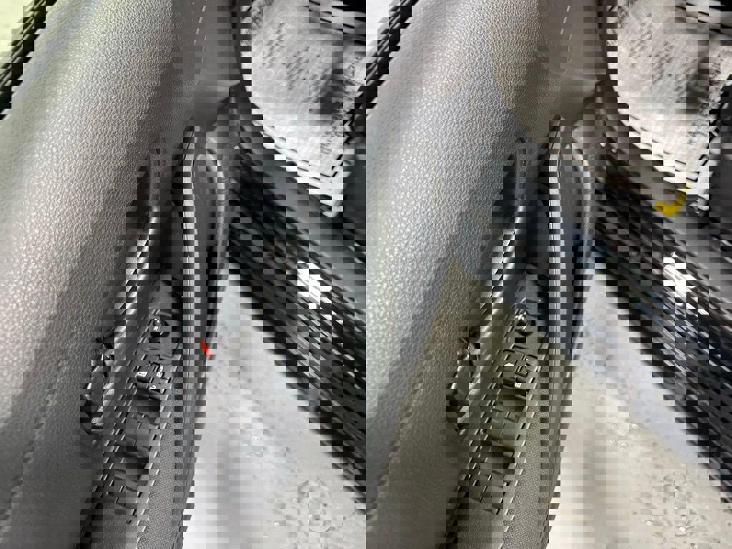 Used 2025 Toyota Corolla LE image 9