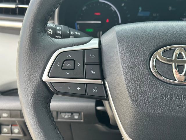 Used 2025 Toyota Sienna XLE image 13