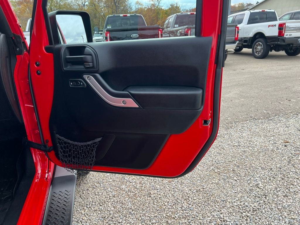 Used 2015 Jeep Wrangler Unlimited Sahara w/ Connectivity Group image 20