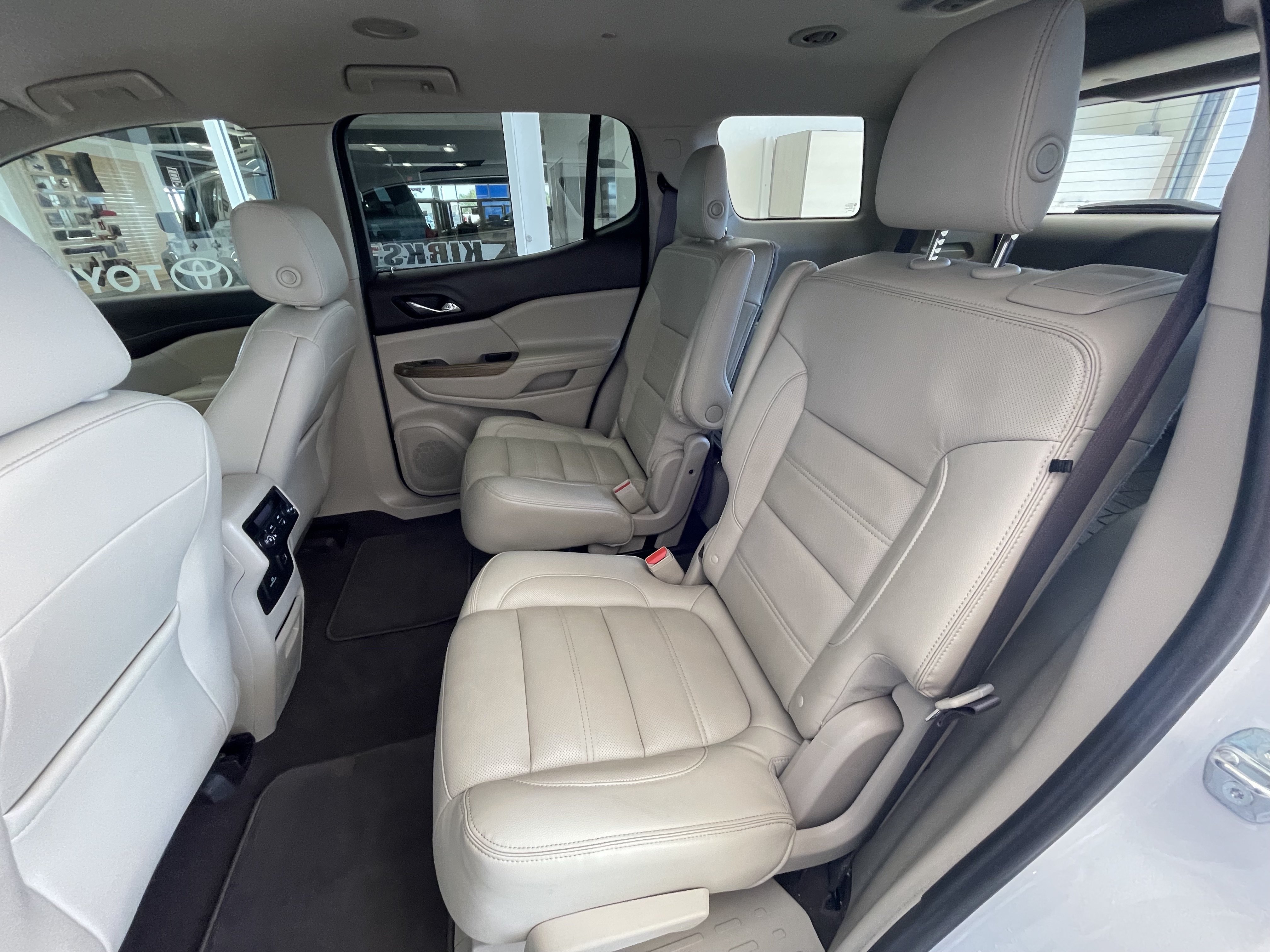 Used 2019 GMC Acadia Denali w/ Technology Package FWD image 14