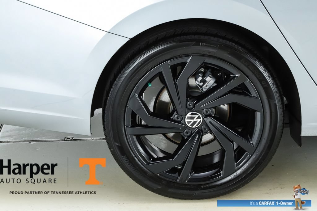 Used 2025 Volkswagen Jetta SE w/ Sunroof Package FWD image 13