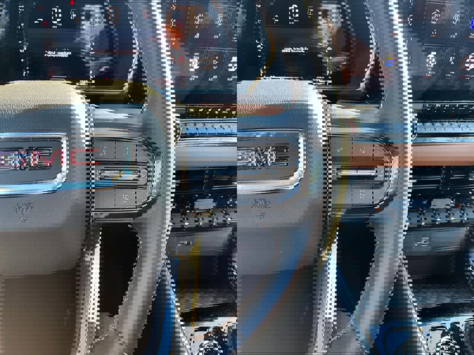 Used 2023 GMC Canyon AT4 w/ Technology Package image 20