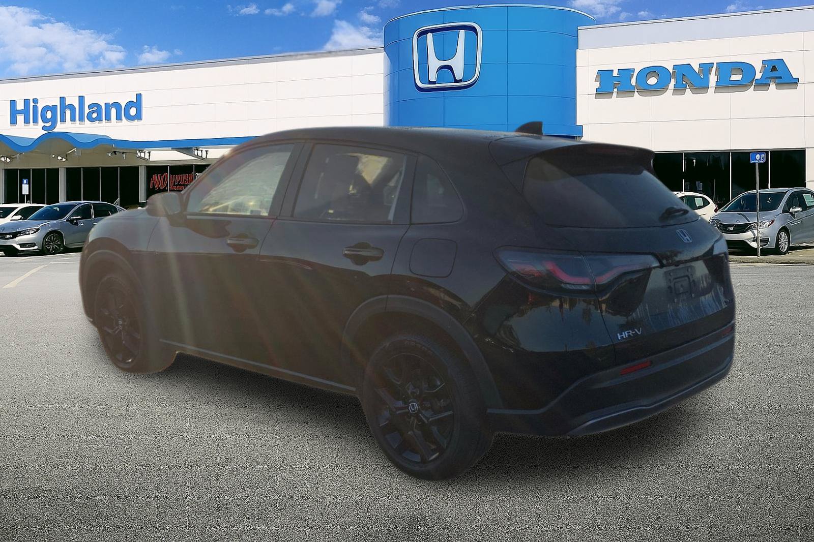 Used 2024 Honda HR-V Sport image 3