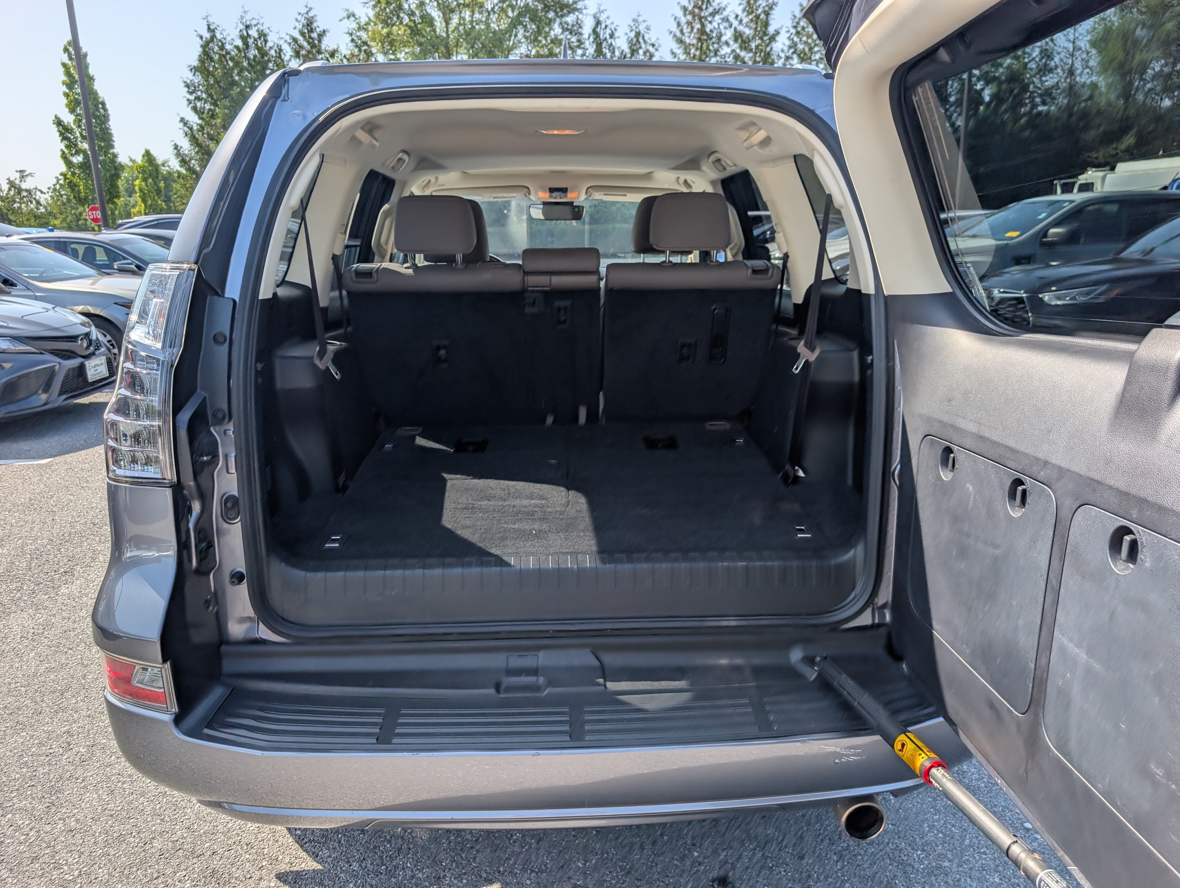 Used 2021 Lexus GX 460 w/ Accessory Package AWD/4WD image 14