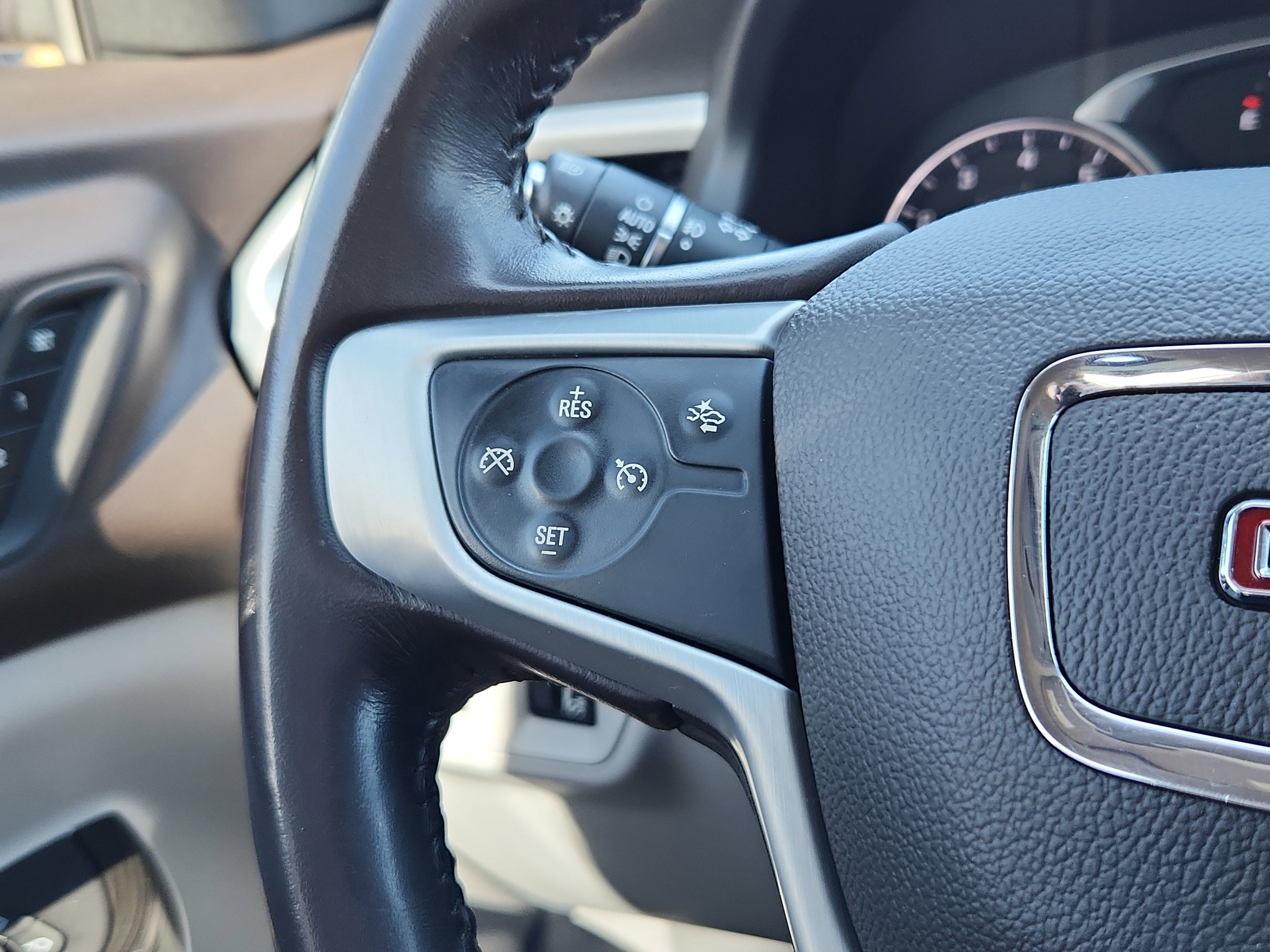 Used 2019 GMC Acadia SLT image 18