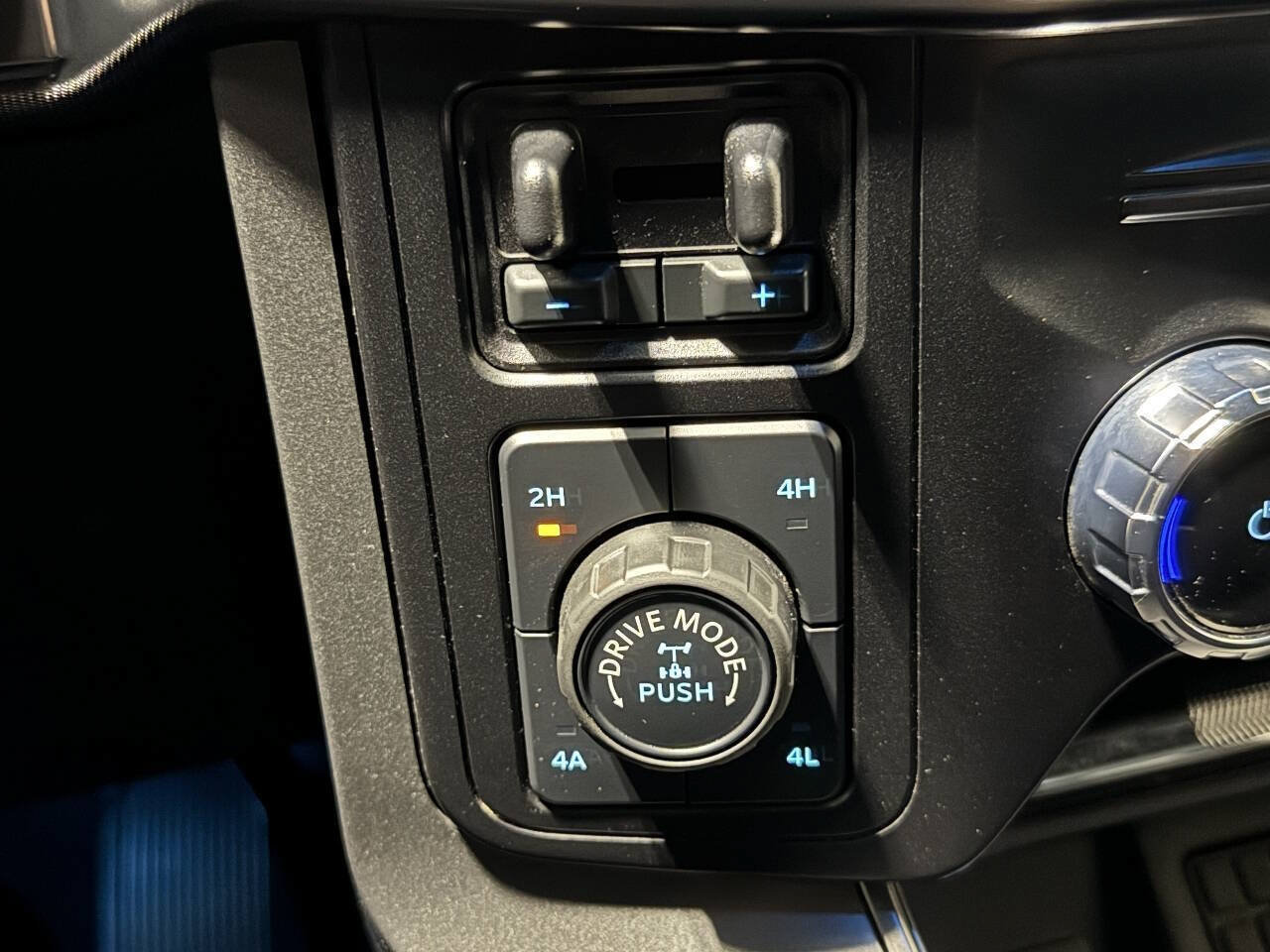 Used 2024 Ford F150 Lariat w/ Equipment Group 502A High AWD/4WD image 44