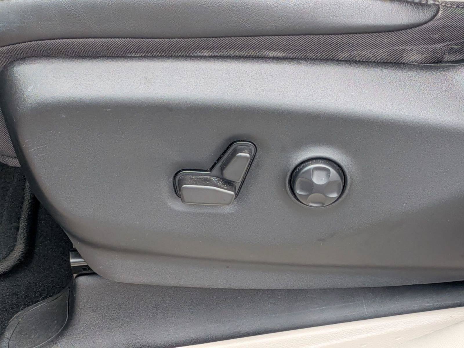 Used 2022 Chrysler Pacifica Limited AWD/4WD image 13