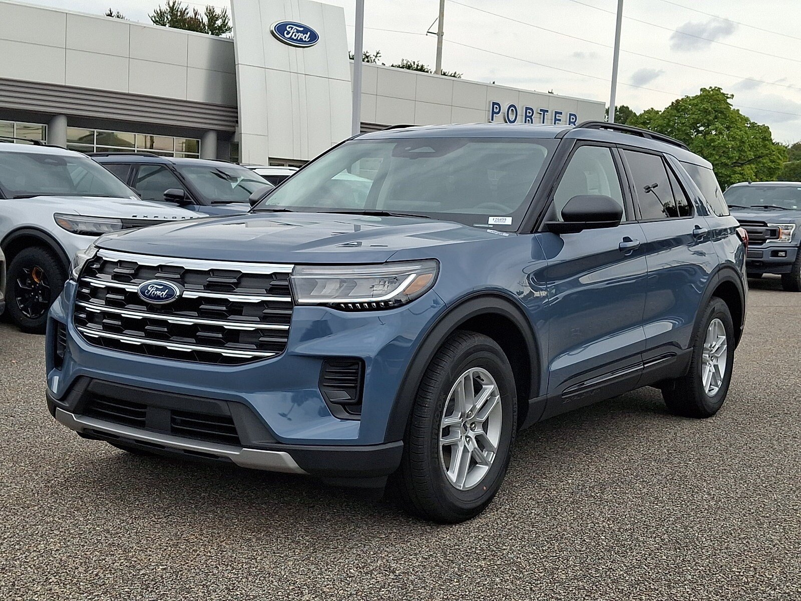 New 2026 Ford Explorer Active RWD image 3