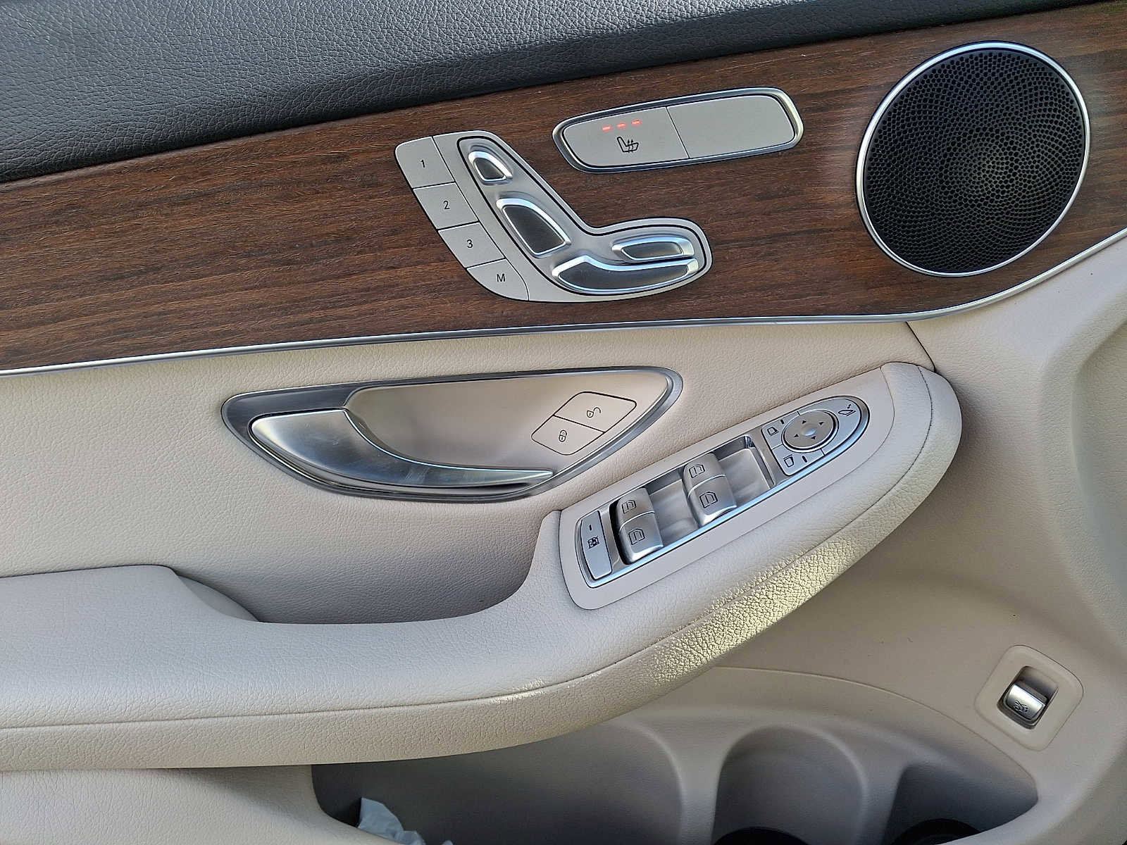 Used 2021 Mercedes-Benz GLC 300 4MATIC image 9