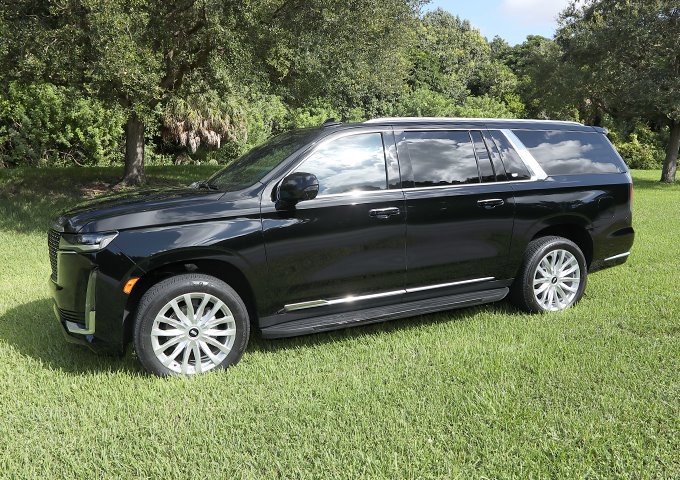 Used 2023 Cadillac Escalade ESV Luxury image 5