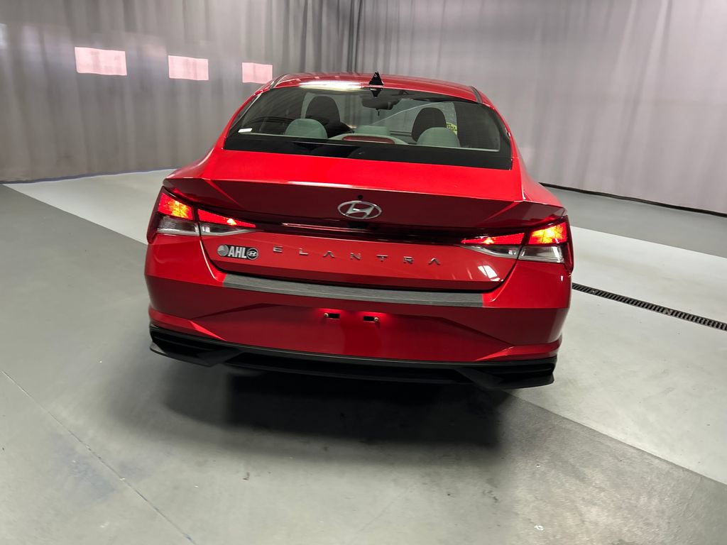 Used 2022 Hyundai Elantra SEL w/ Convenience Package FWD image 6