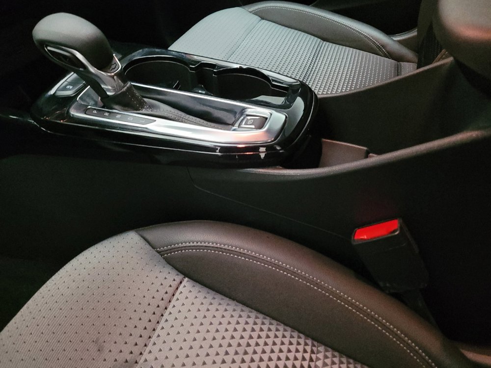 Used 2025 Chevrolet Trax LT w/ LT Convenience Package image 26