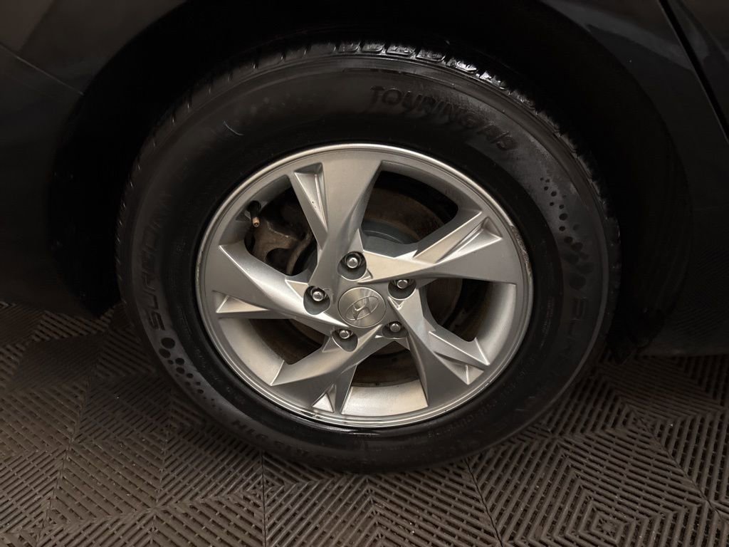 Used 2022 Hyundai Elantra SE image 24
