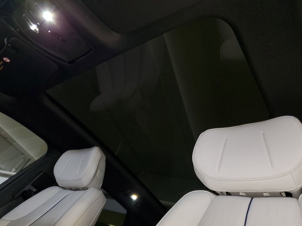 New 2026 Cadillac Lyriq Luxury RWD image 17