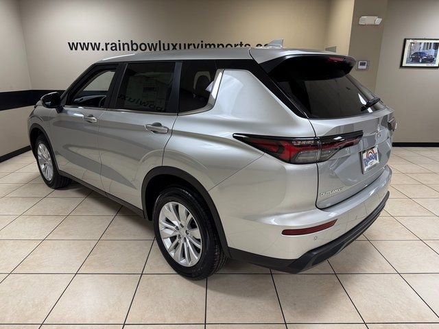 New 2026 Mitsubishi Outlander ES image 4
