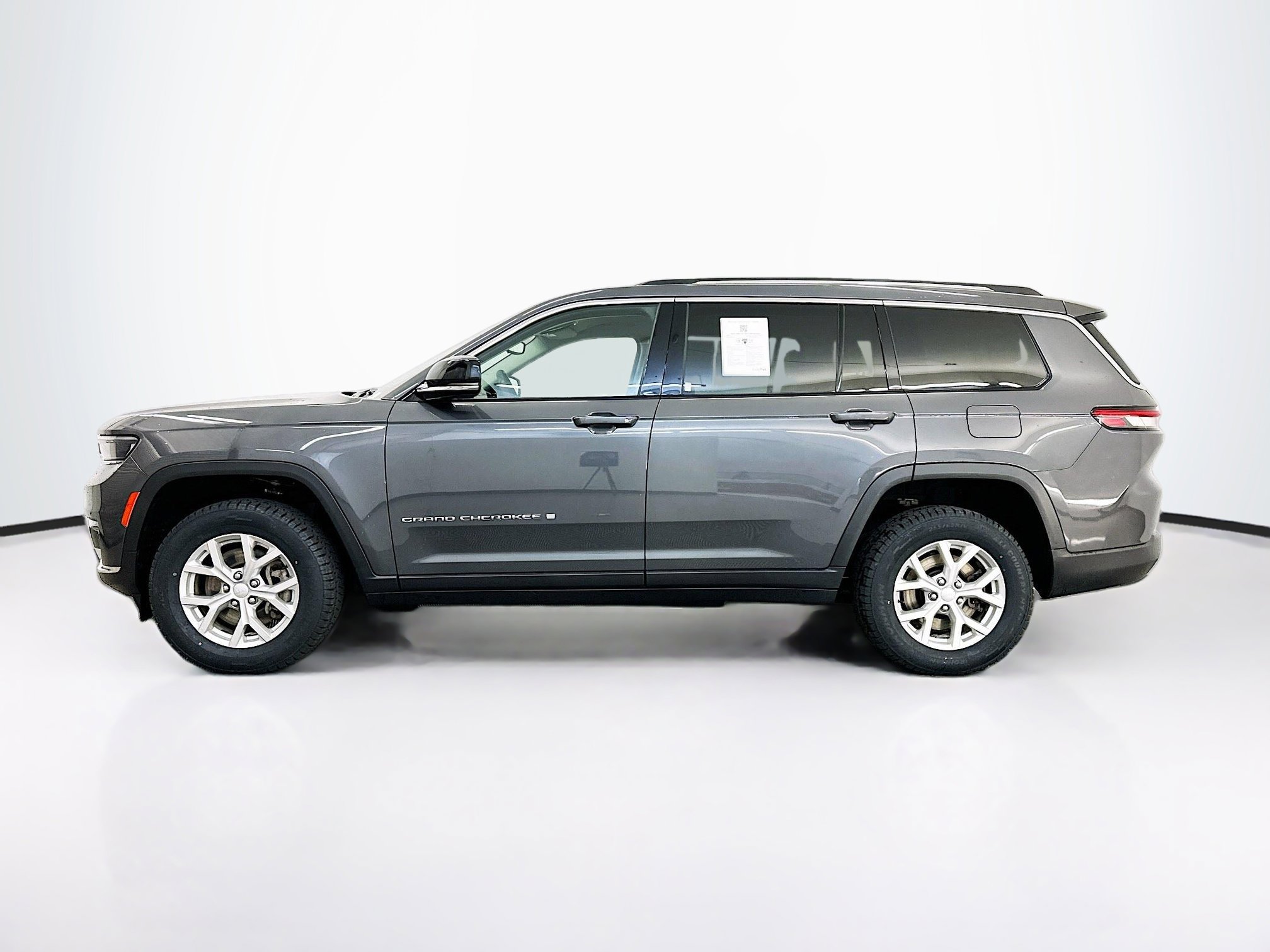 Used 2023 Jeep Grand Cherokee L Limited AWD/4WD image 4