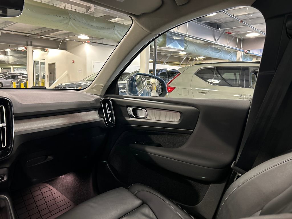 Certified 2023 Volvo XC40 B5 Plus w/ Driver Assist Package image 25