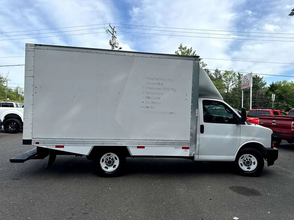 Used 2017 GMC Savana 3500 RWD image 10