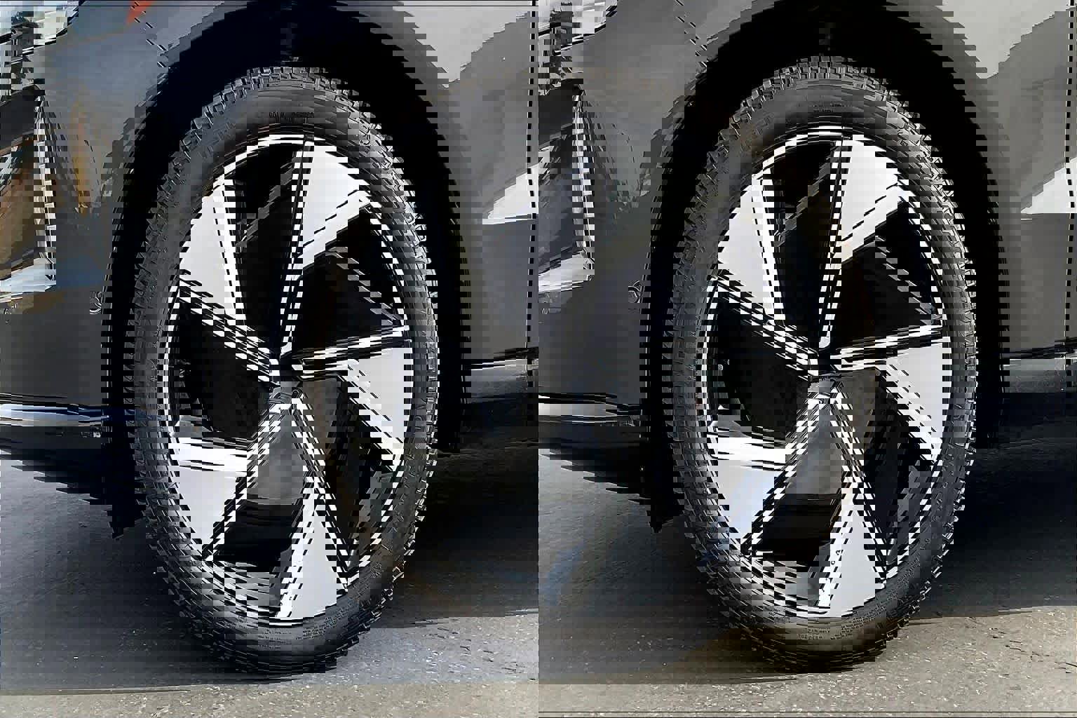 Used 2025 Volvo EX90 Ultra image 12