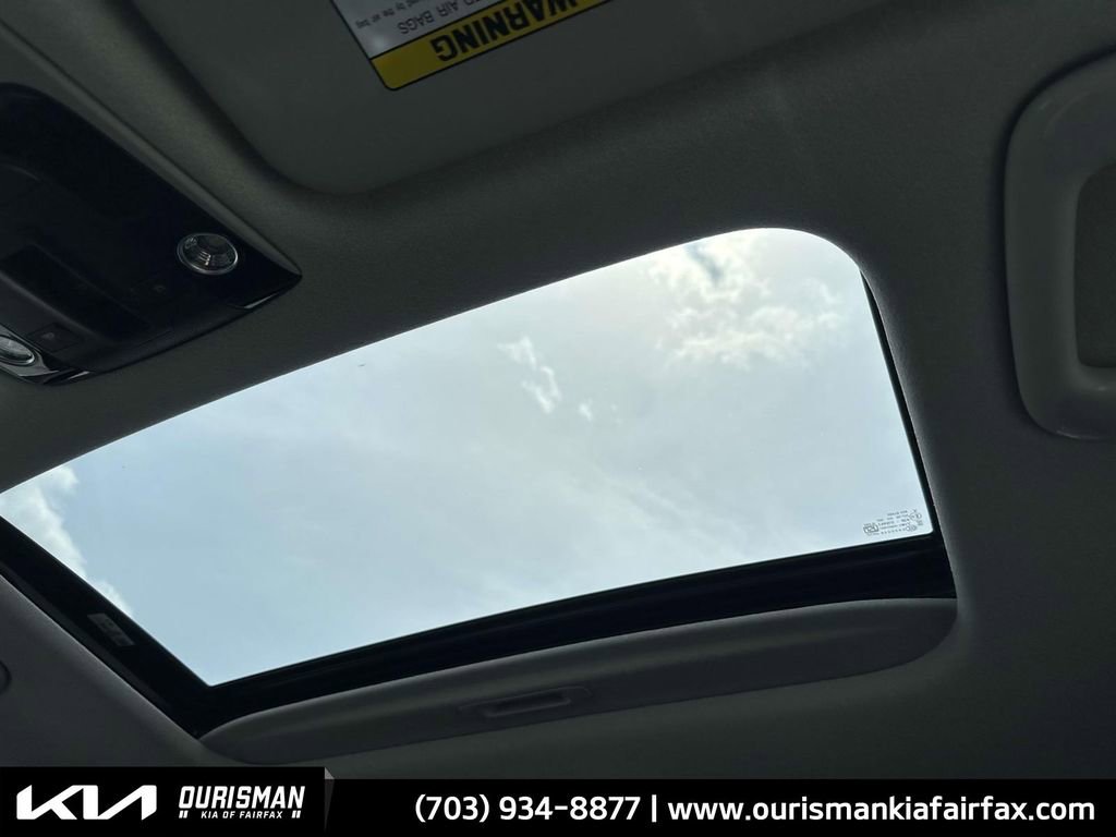 New 2025 Kia Niro SX Touring image 30