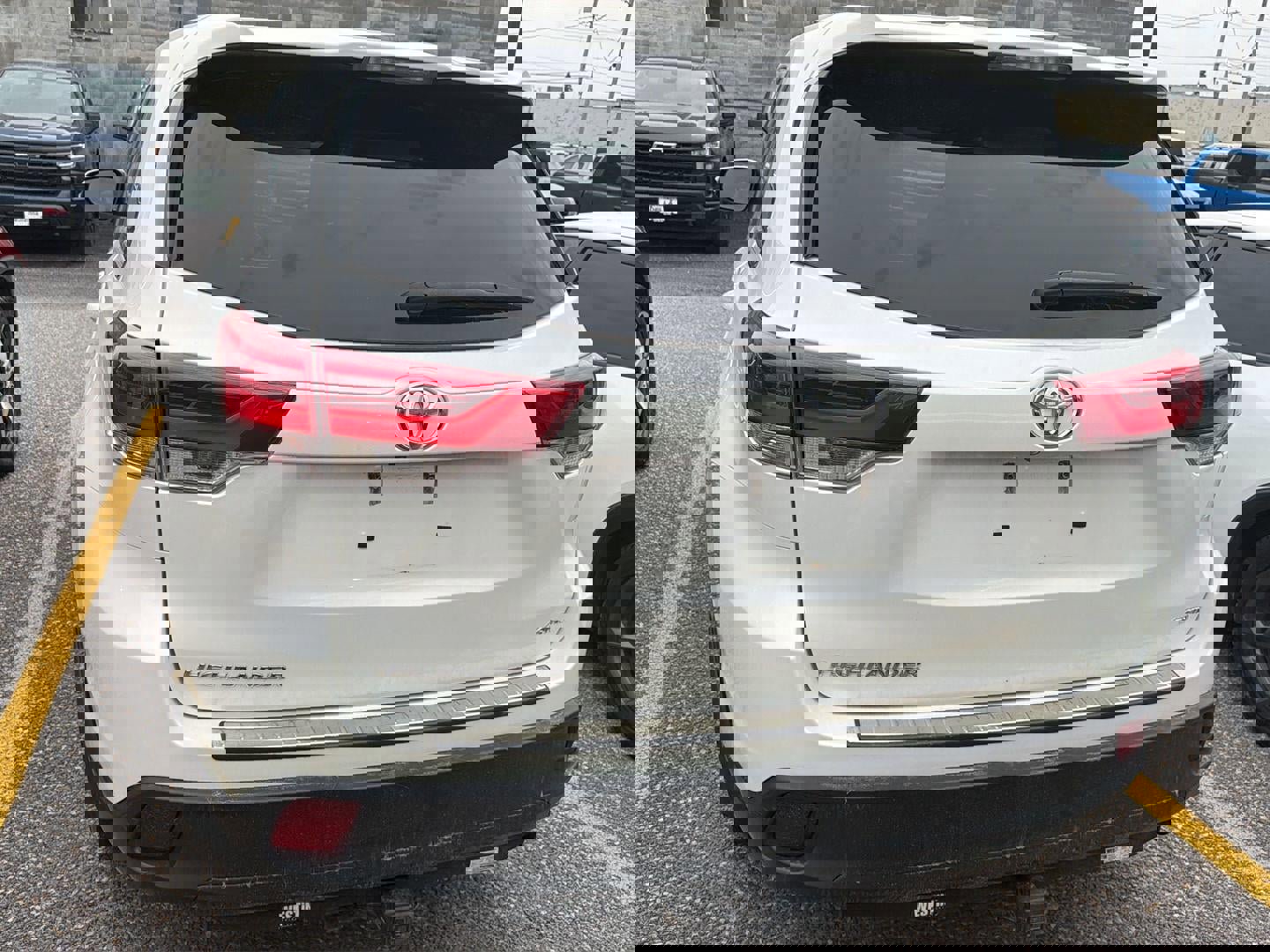 Used 2018 Toyota Highlander LE w/ Protection Package #3 AWD/4WD image 6