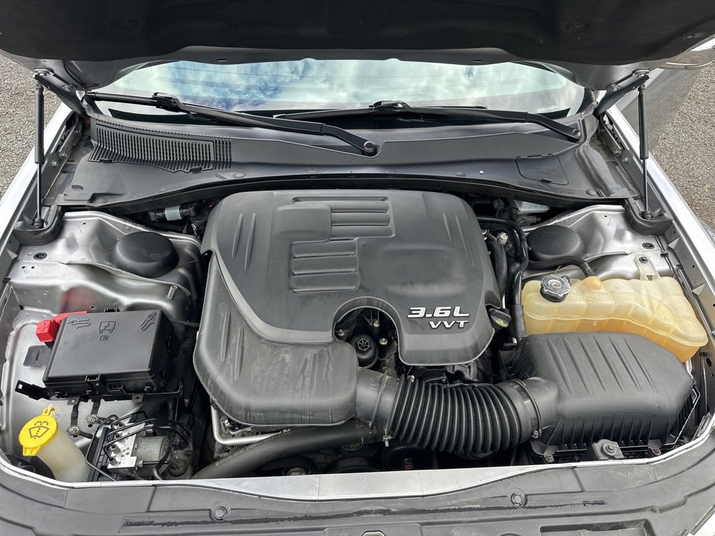 Used 2018 Chrysler 300 Limited w/ Safetytec Plus Group image 25