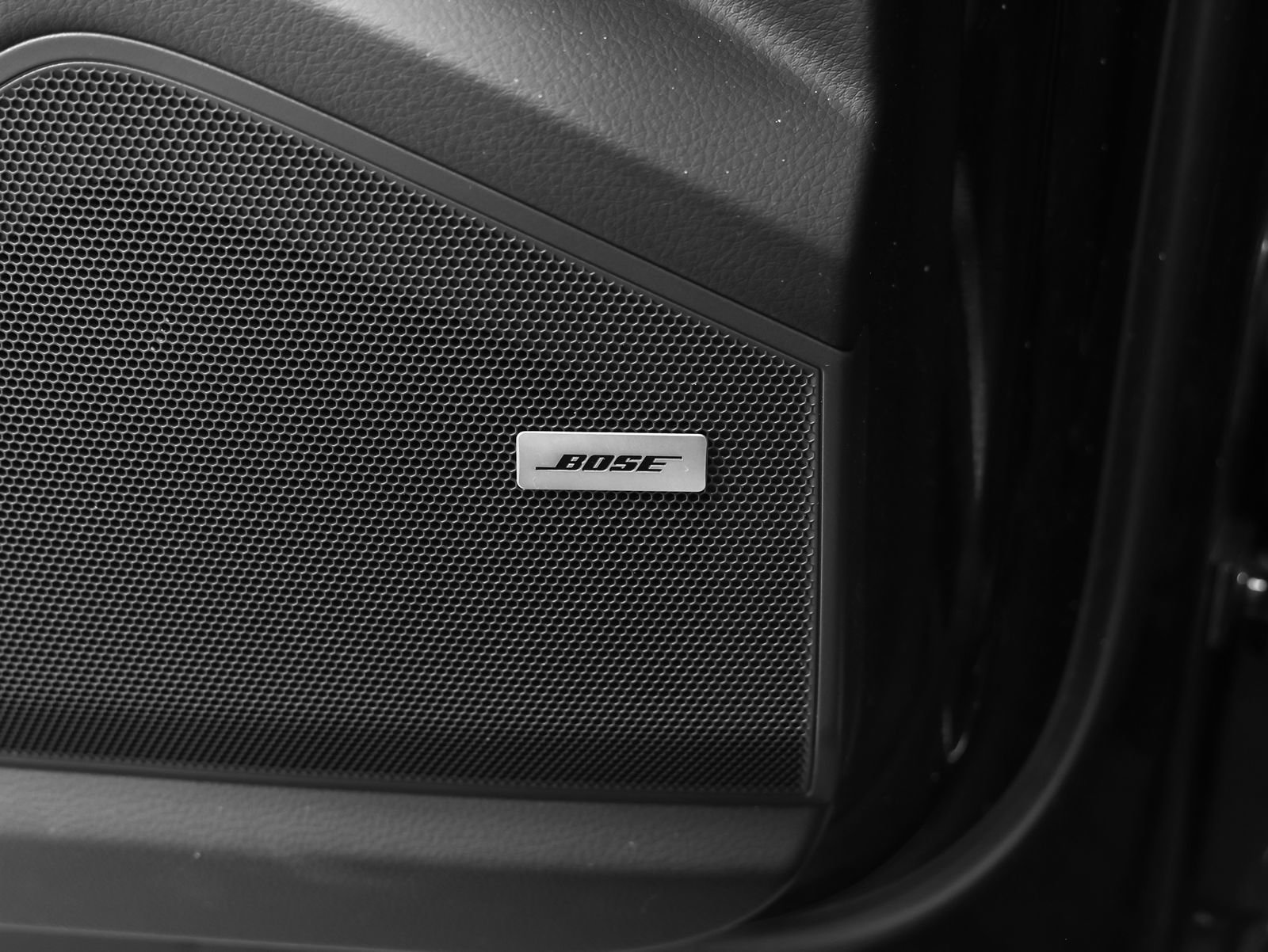 Certified 2022 Porsche Cayenne Platinum Edition AWD/4WD image 40