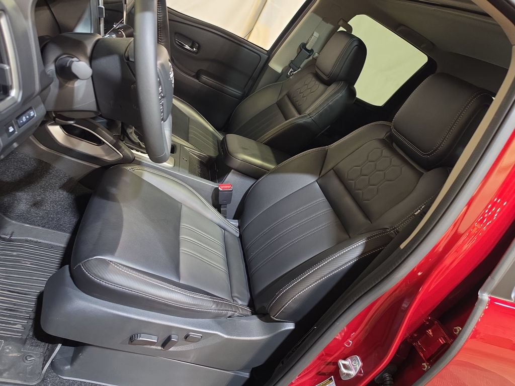 Used 2025 Nissan Frontier SL AWD/4WD image 13