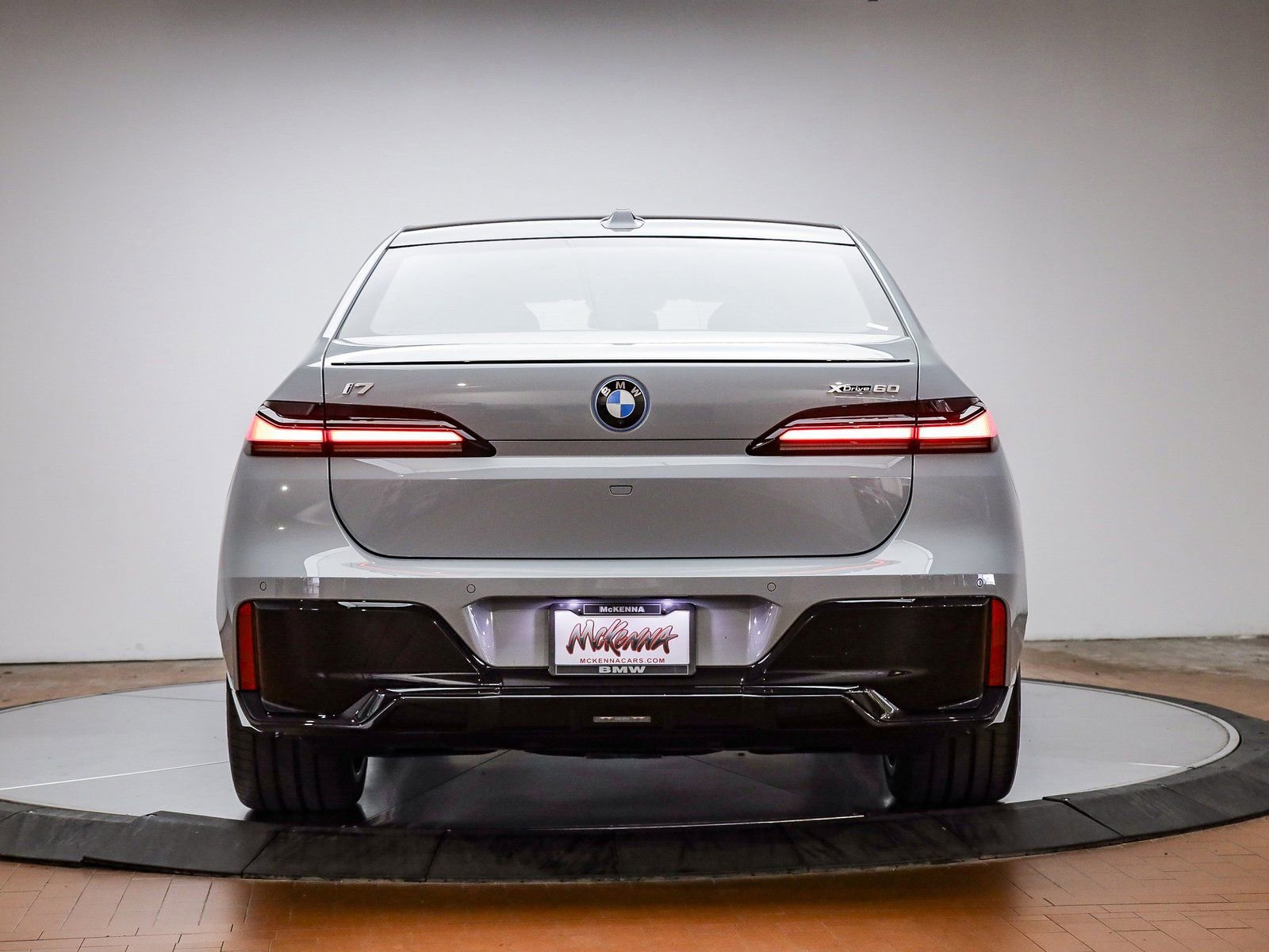 New 2025 BMW i7 xDrive60 w/ Premium Package image 8