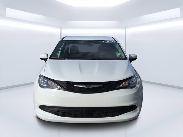 Used 2023 Chrysler Voyager LX FWD image 8
