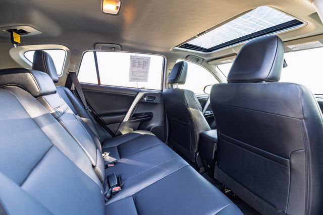 Used 2018 Toyota RAV4 Limited AWD/4WD image 19