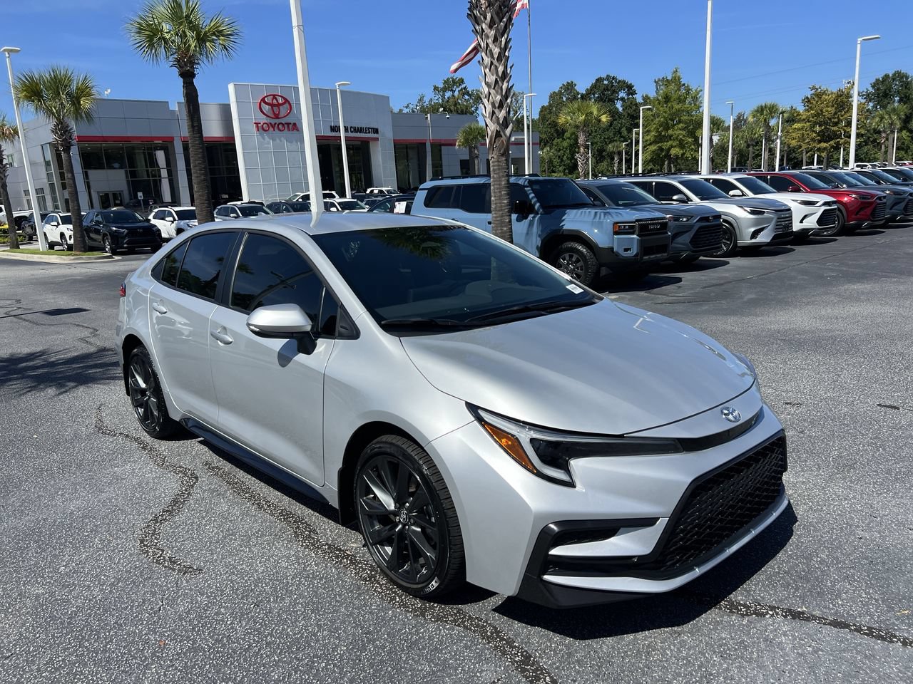 Used 2026 Toyota Corolla SE FWD image 2