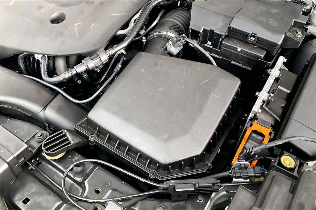 Certified 2023 Volvo XC40 B5 Plus image 43