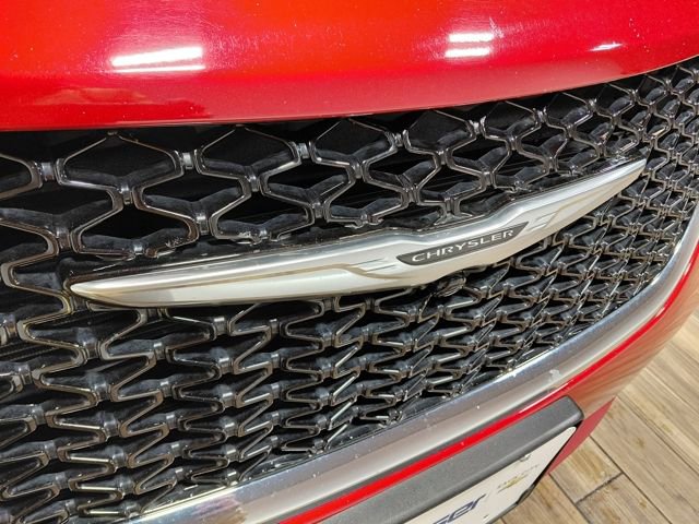 Used 2025 Chrysler Pacifica Select image 17