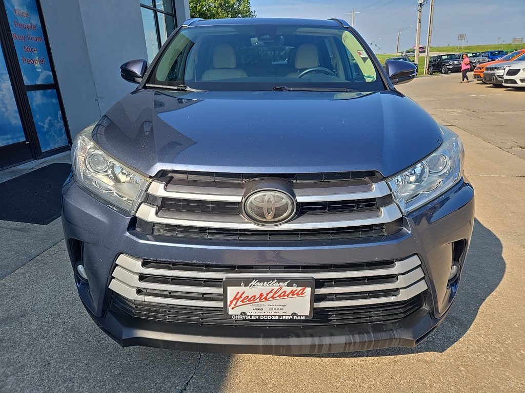 Used 2019 Toyota Highlander XLE FWD image 16